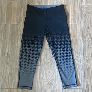 Black and gray workout 3/4 capris pants